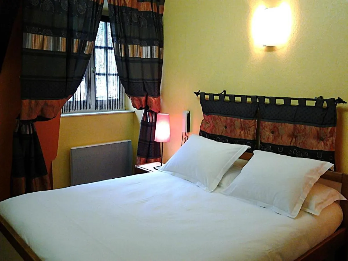 **  Chez Louisette Chambre Hotel Dinan França